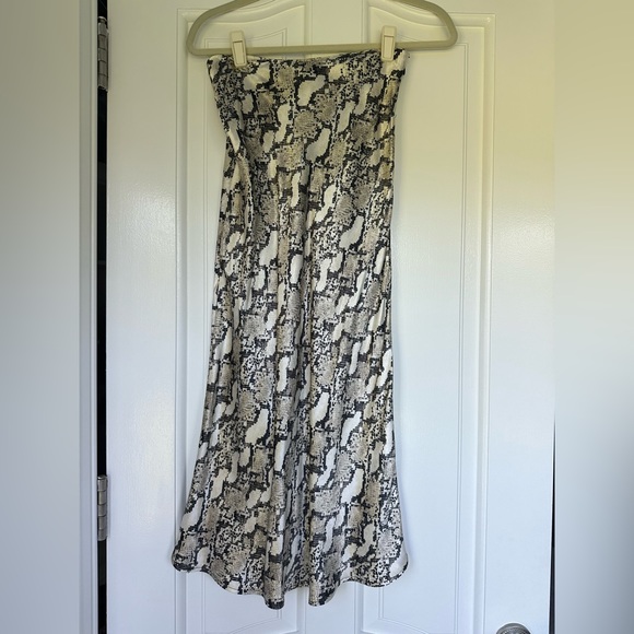 H&M snakeskin satin midi skirt - Picture 2 of 8